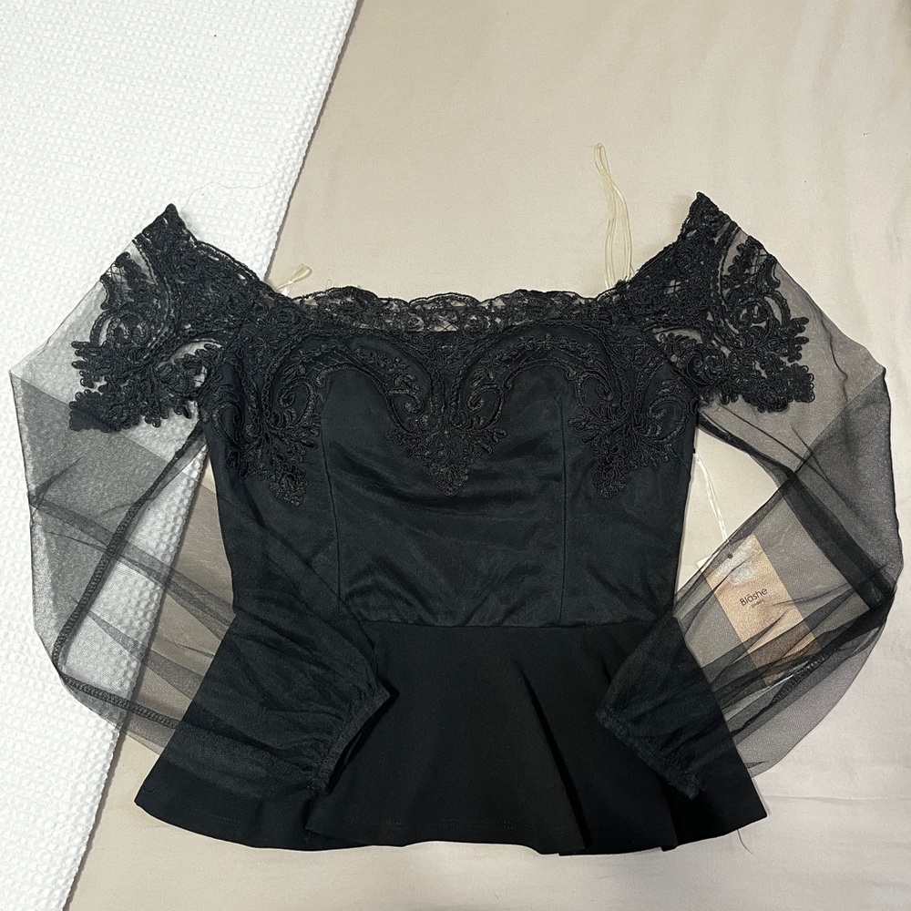 Blashe covered shoulder blouse